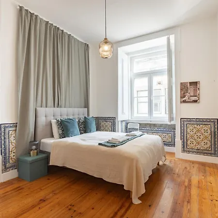 Heart Of Stylish Sleeps 8 2 Bath Lisboa