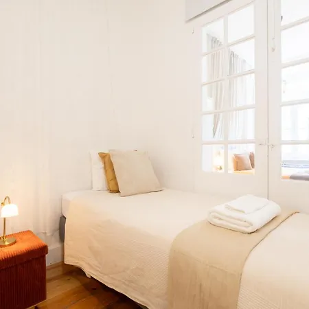 Heart Of Sleeps 8 Stylish 2 Bath Apartment Lisbon