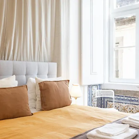 Heart Of Sleeps 8 Stylish 2 Bath Apartment Lisbon