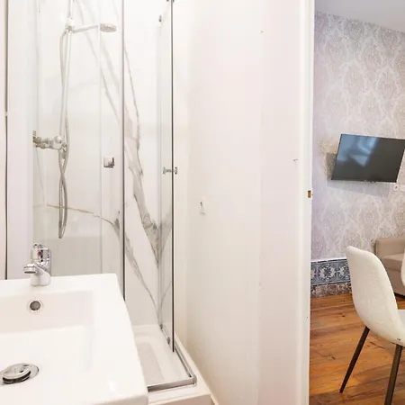Heart Of Sleeps 8 Stylish 2 Bath